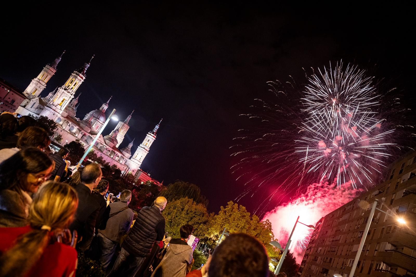 Los fuegos artificiales ponen un bonito broche final a las Fiestas del Pilar 2025