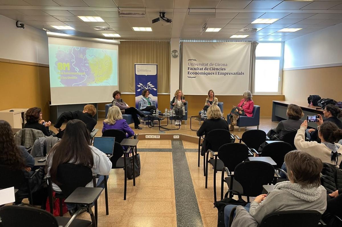 La taula rodona que s'ha celebrat aquest matí a la Facultat de Ciències Econòmiques i Empresarials.