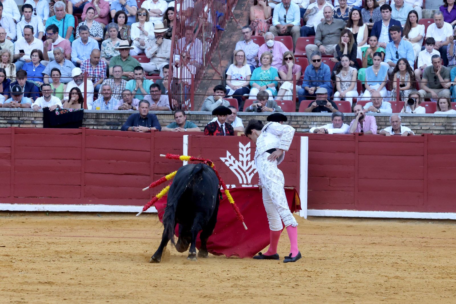 Javier Zulueta y Manuel Quintana abren la puerta de Los Califas