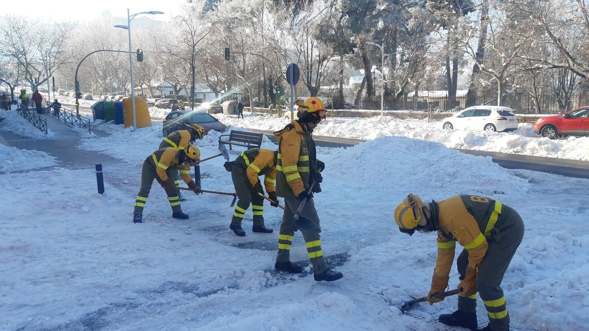 Miembros de las Brigadas de refuerzo, actuando en Madrid.