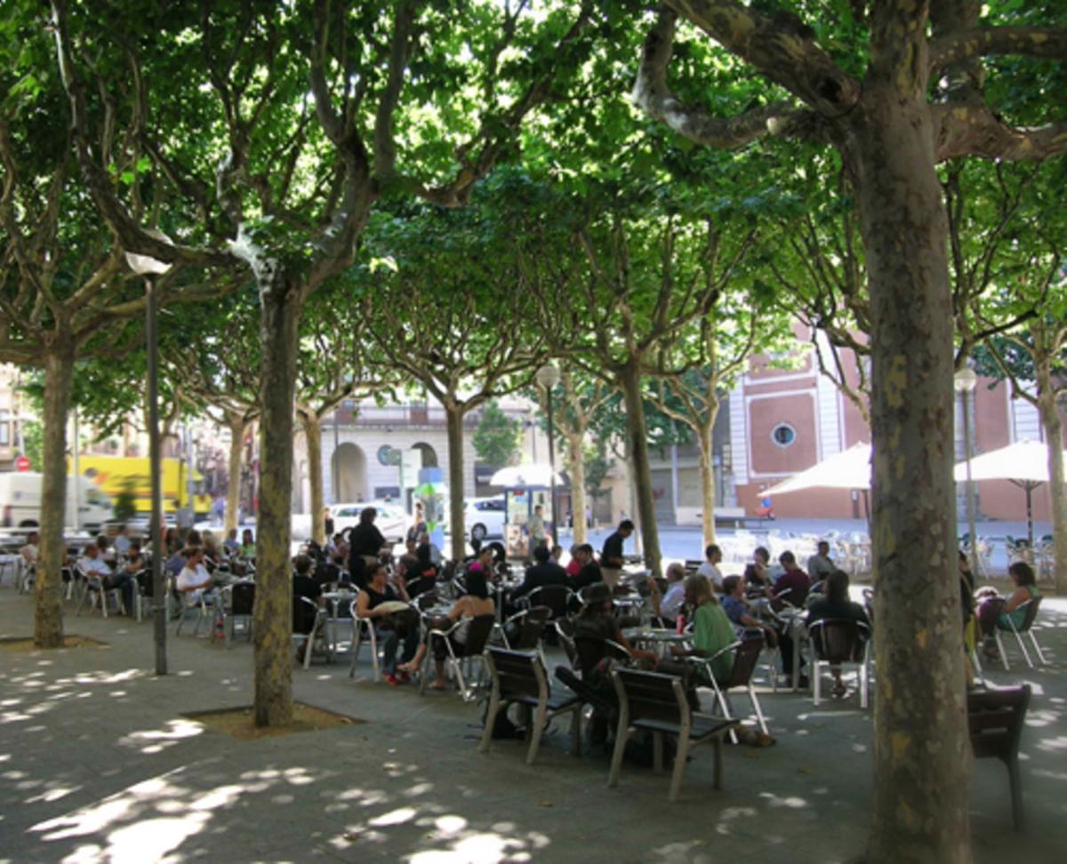 Terrassa d’un bar de la plaça Santa Anna de Mataró.
