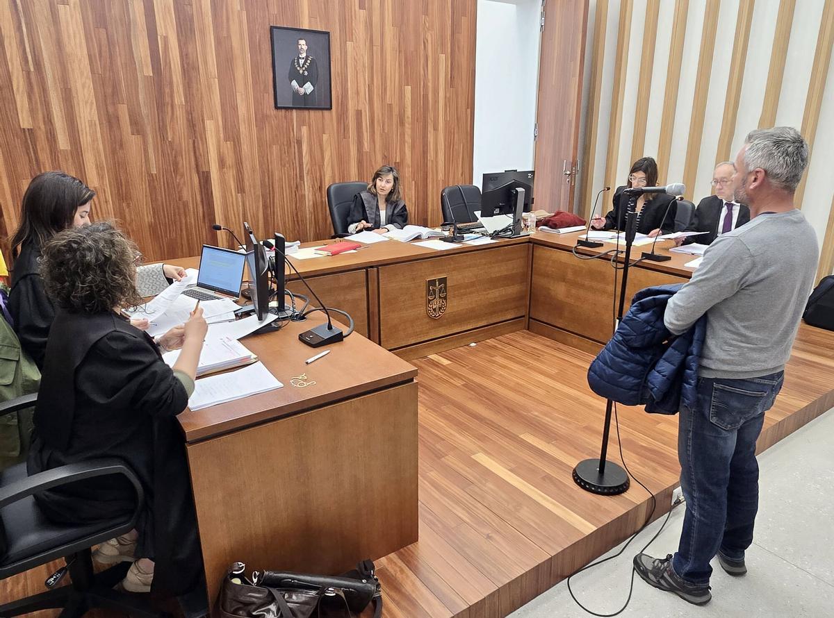 El acusado, durante el juicio este martes en Vigo.