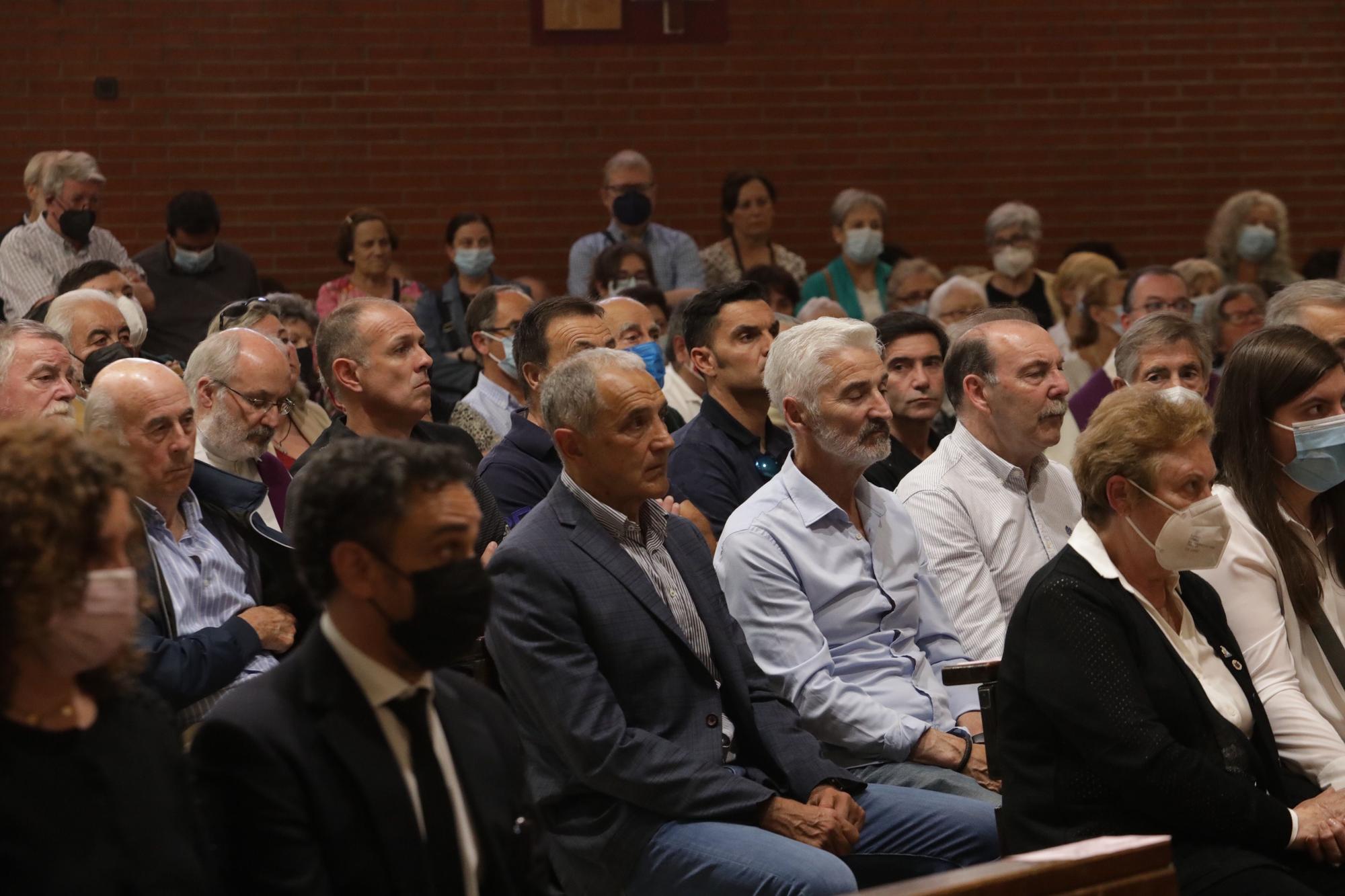 En imágenes: así fue el emotivo último adiós a Fernando Fueyo, cura del Sporting