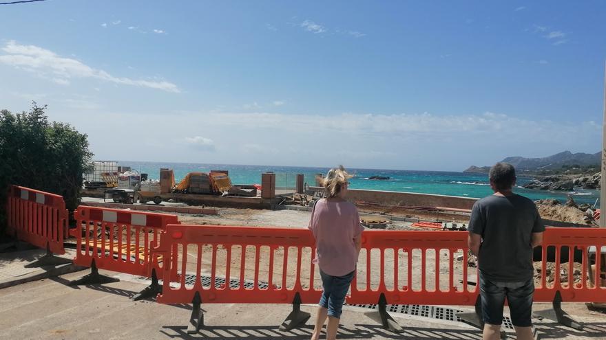 Von wegen Ende! Bauarbeiten an der Promenade in Cala Ratjada auf Mallorca gehen munter weiter