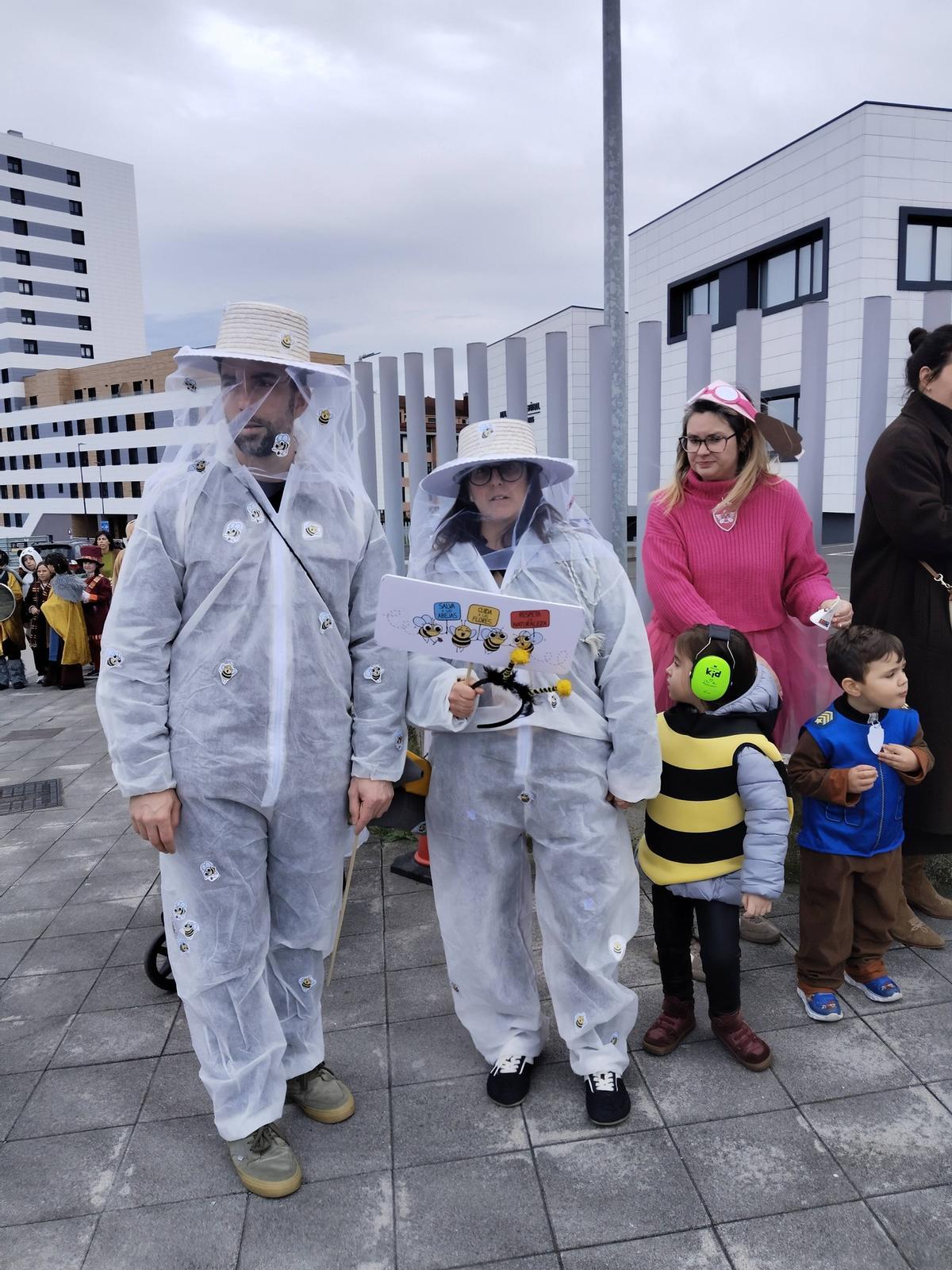 Los desfiles de Antroxu en Nuevo Roces y El Coto, en imágenes