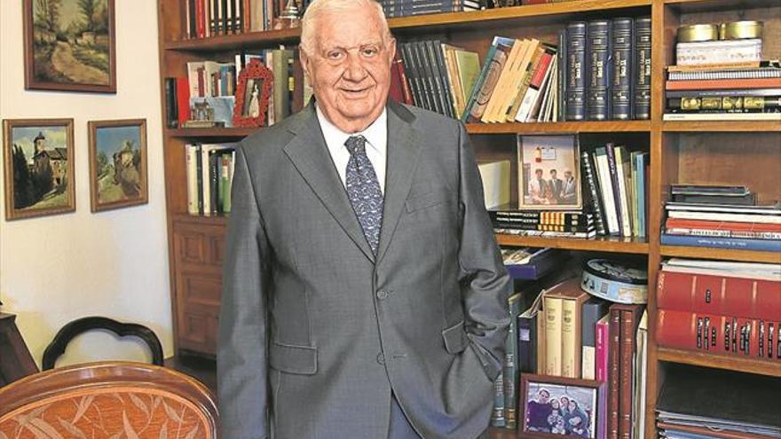 El presidente preautonómico Juan Antonio Bolea, Aragonés de Honor