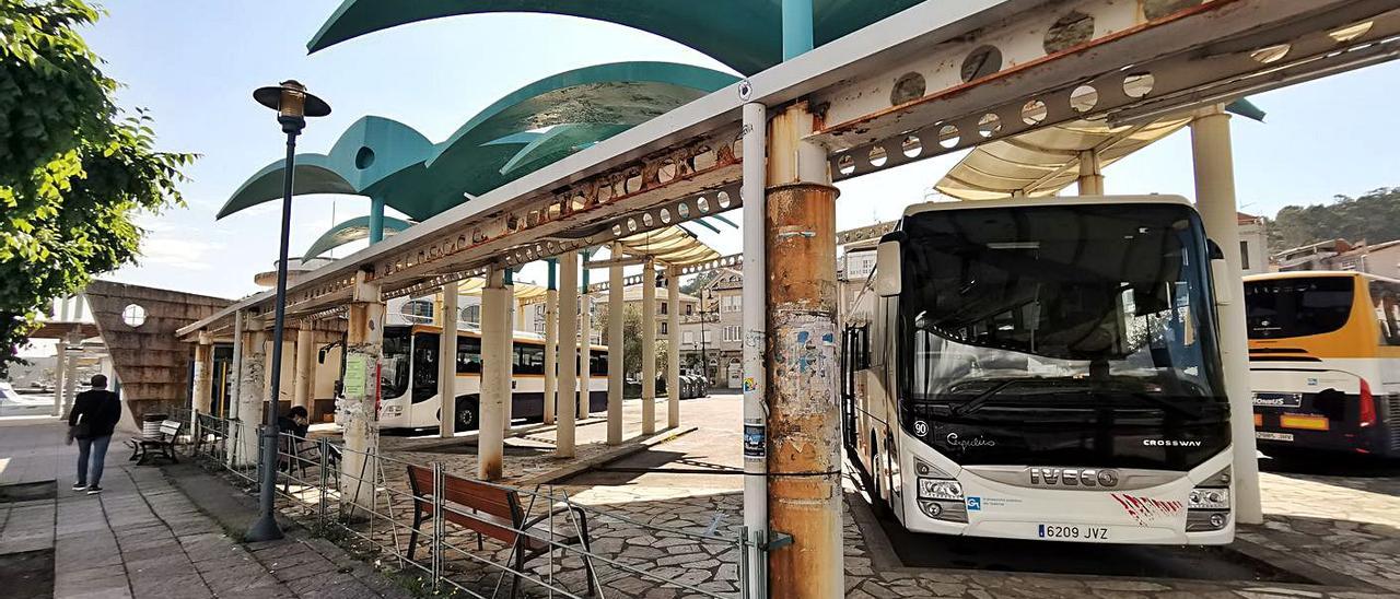 Imagen de la estación de autobuses de Cangas, ayer por la tarde.   | // SANTOS ÁLVAREZ