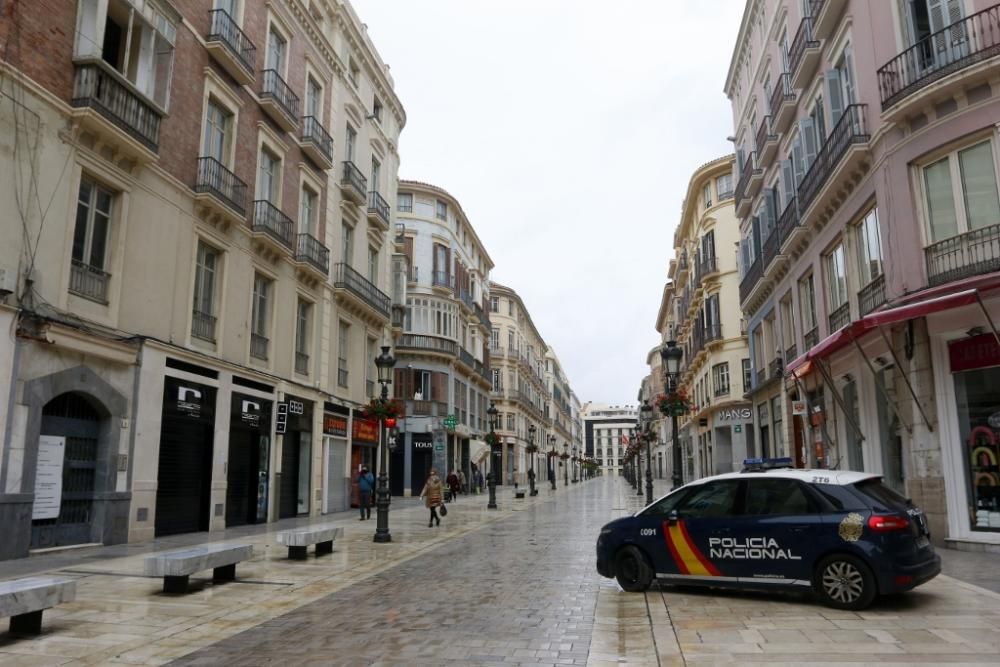 Calles vacías e inhóspitas en lo que era un Centro de Málaga bullicioso y lleno de actividad.