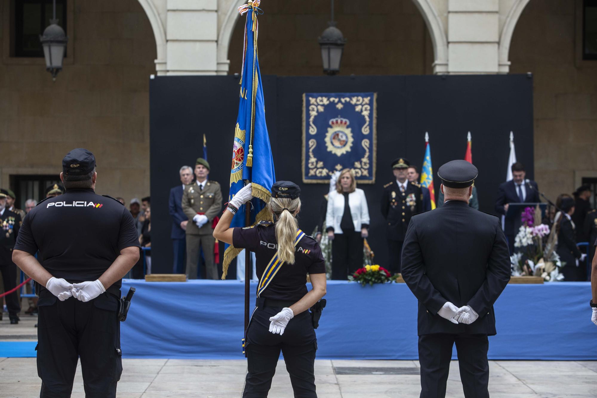 Actos de celebración del Patrón de la Policía Nacional en Alicante.