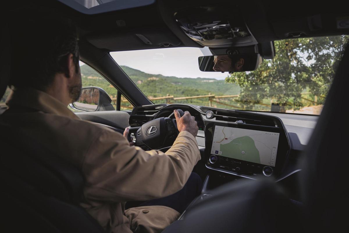 Lexus reinventa la conducción con su nuevo volante tipo Jet sistema