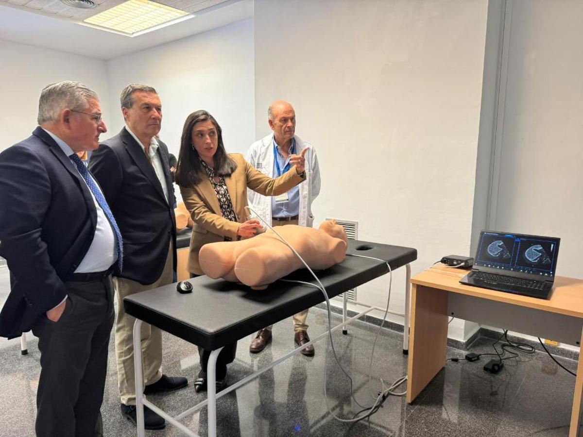 Una de las salas de formación en el manejo de los ecógrafos que ha visitado el conseller de Sanidad