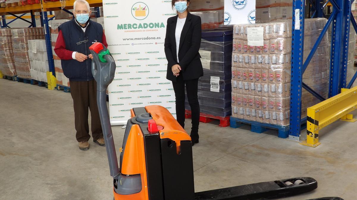 Representantes del Banco de Alimentos de Córdoba y de Mercadona.