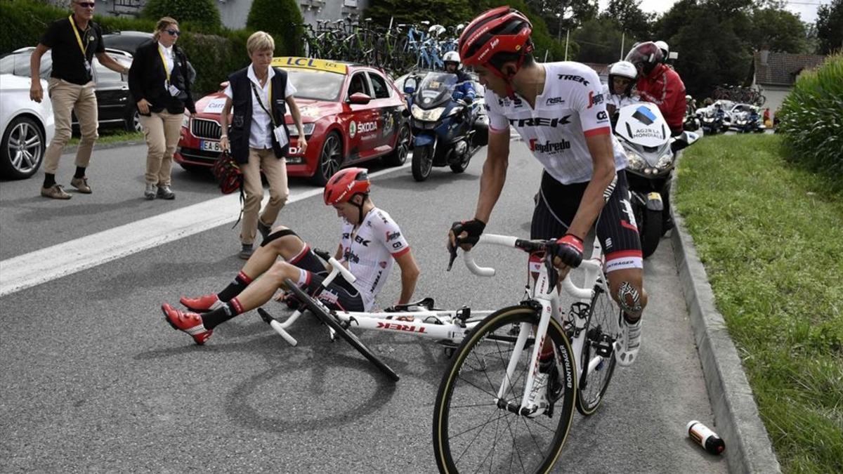 Contador se enganchó con su compañero Gogl en el segundo incidente
