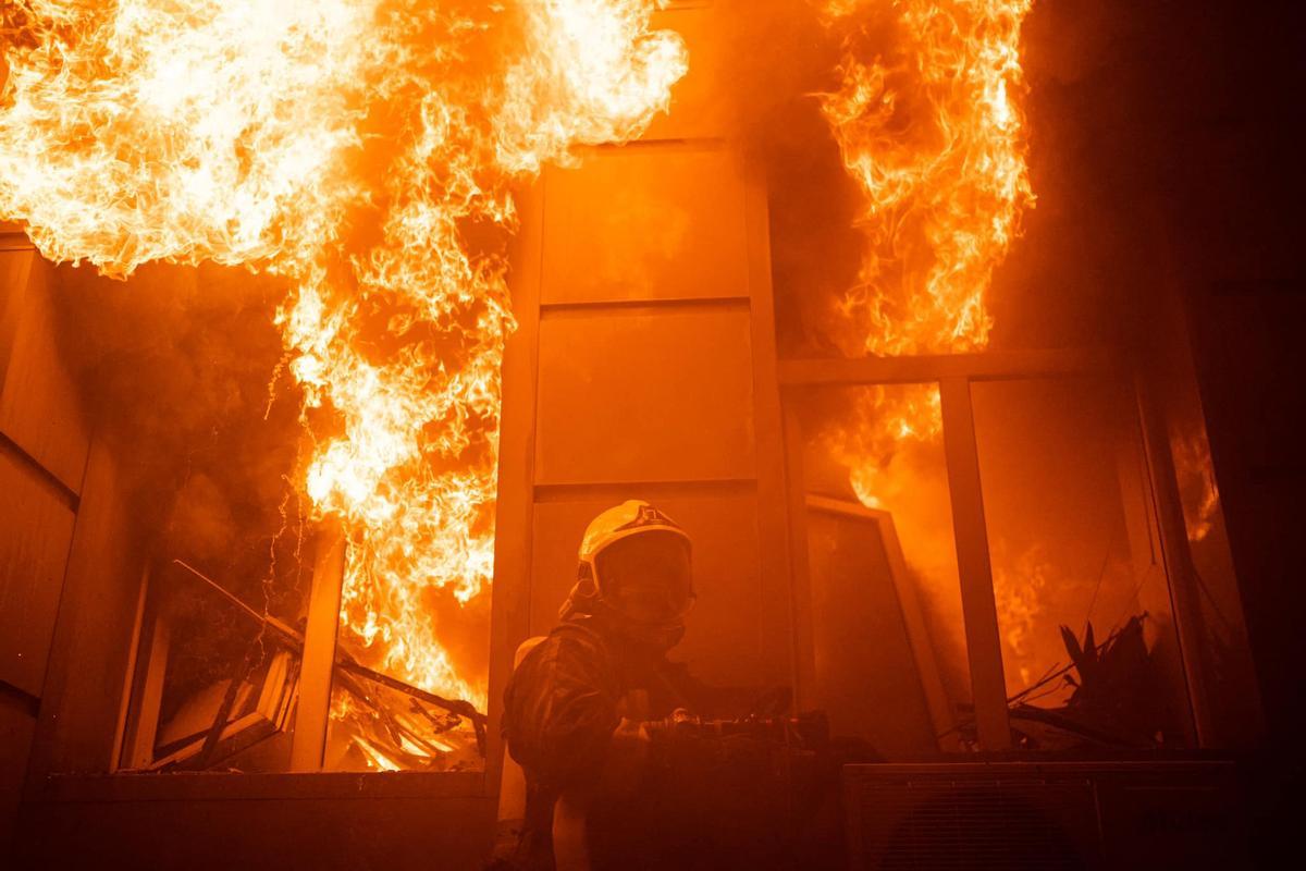 Incendio en un edificio administrativo en Odesa como resultado de un ataque con misiles.