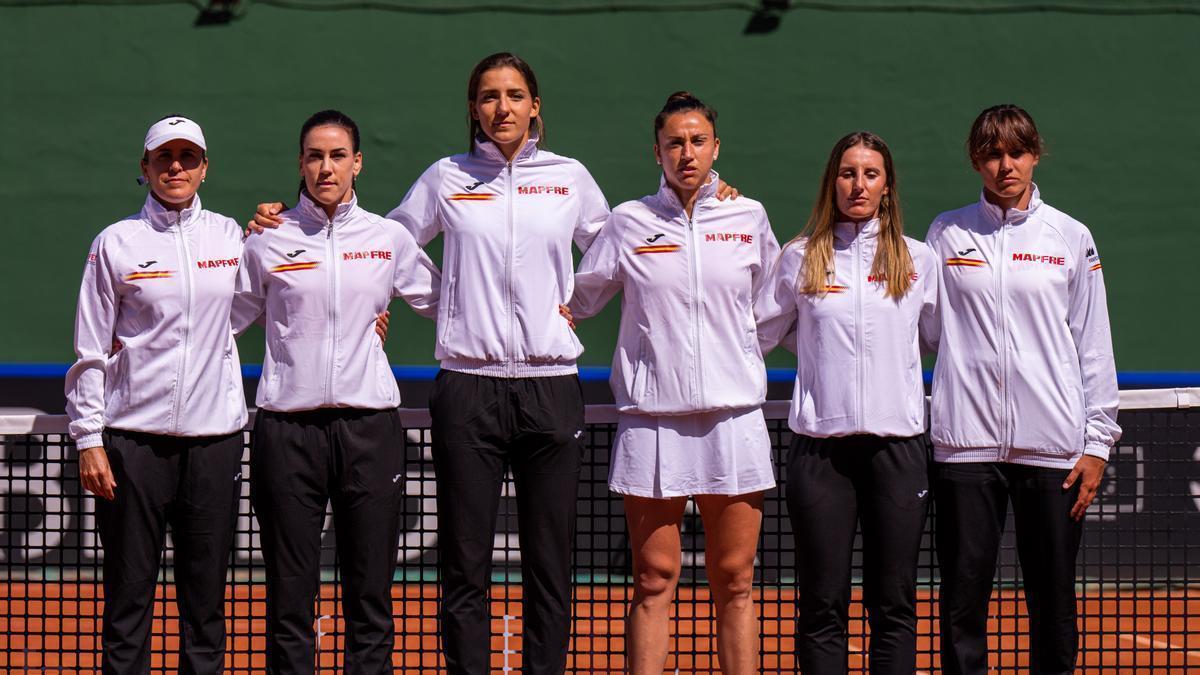 Anabel Medina, con el equipo español con Sara Sorribes