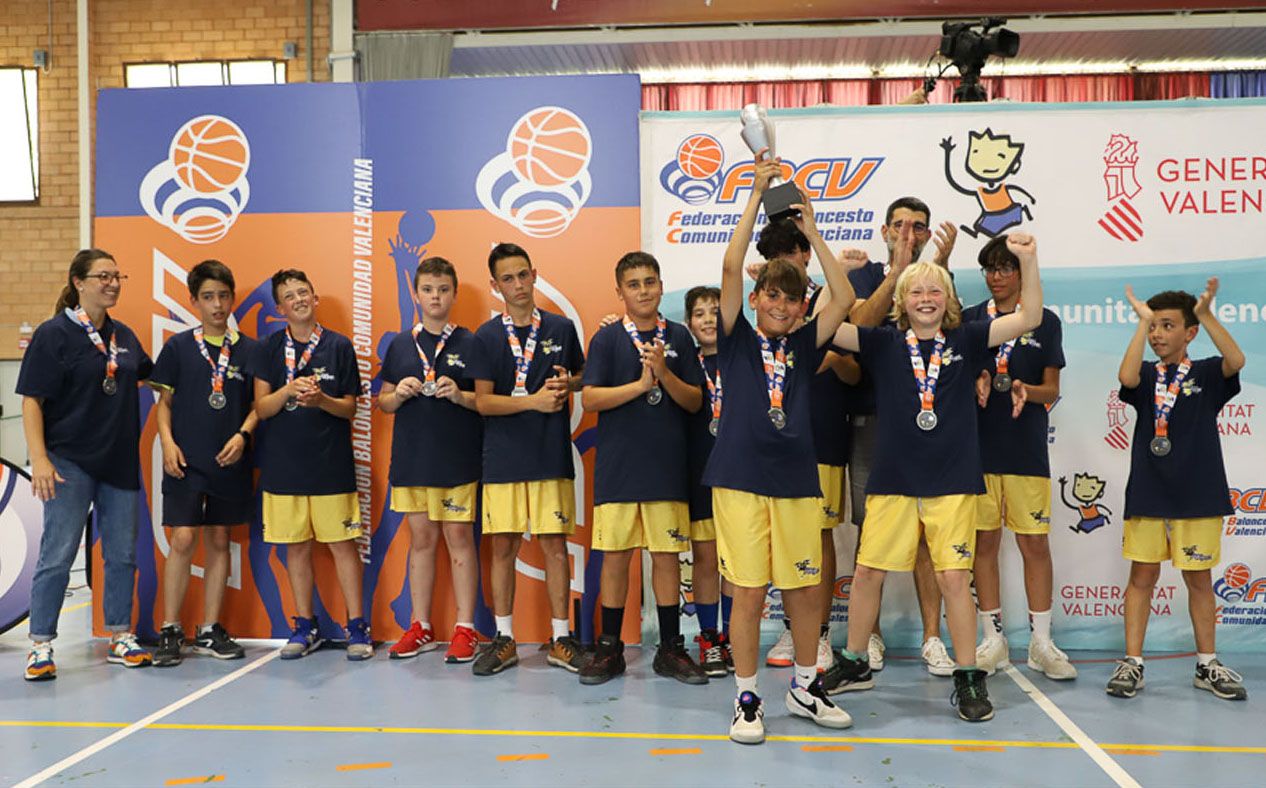 Los campeones esta temporada en Minibasket