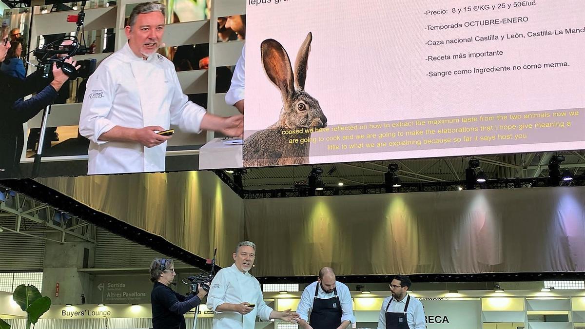 Albert Adrià, este lunes en Alimentaria, donde ha explicado cómo cocina la liebre y la lamprea.
