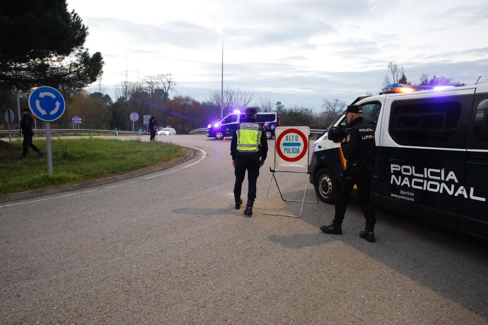 En imágenes: Control policial por la oleada de robos en Gijón