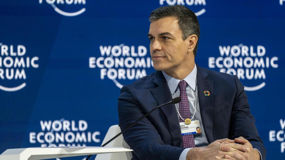 Archivo - HANDOUT - 22 January 2020, Switzerland, Davos: Spanish Prime Minister Pedro Sanchez sttends a plenary session at the 50th World Economic Forum annual meeting. Photo: Faruk Pinjo/World Economic Forum/dpa - ATTENTION: editorial use only and only i