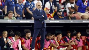 Rotterdam (Netherlands), 18/06/2023.- Spain head coach Luis de la Fuente reacts during the UEFA Nations League final soccer match between Croatia and Spain at Feyenoord Stadion de Kuip in Rotterdam, Netherlands, 18 June 2023. (Croacia, Países Bajos; Holanda, España) EFE/EPA/MAURICE VAN STEEN