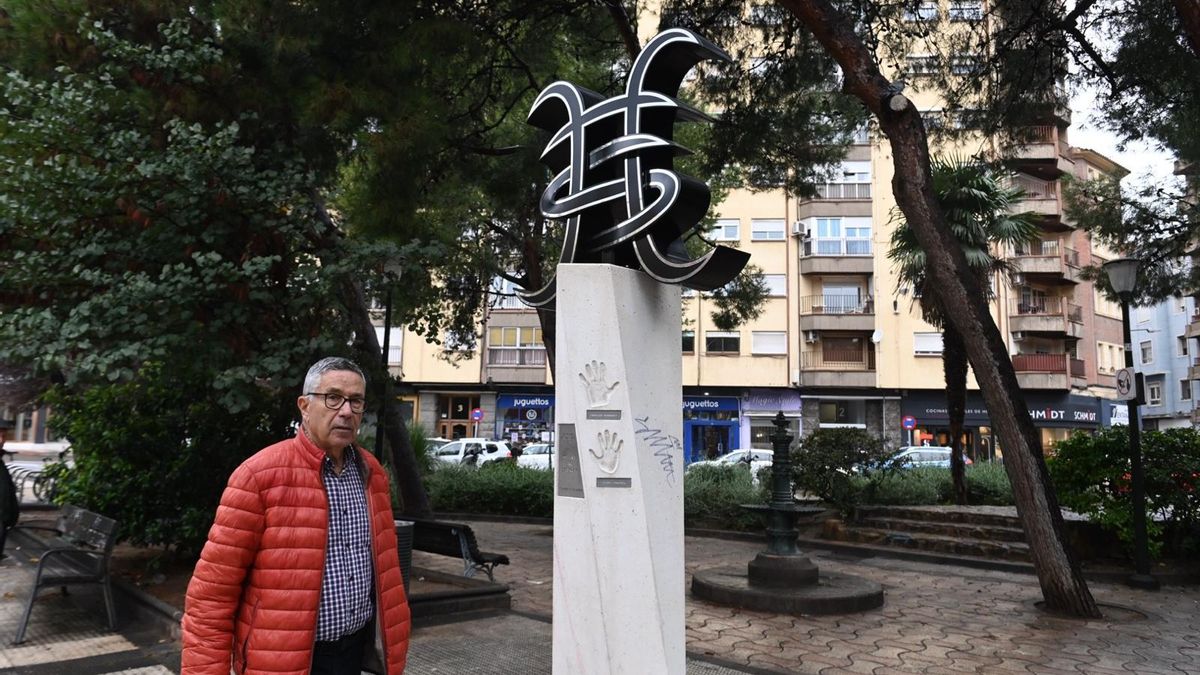 Vandalizan la escultura de Héroes del silencio