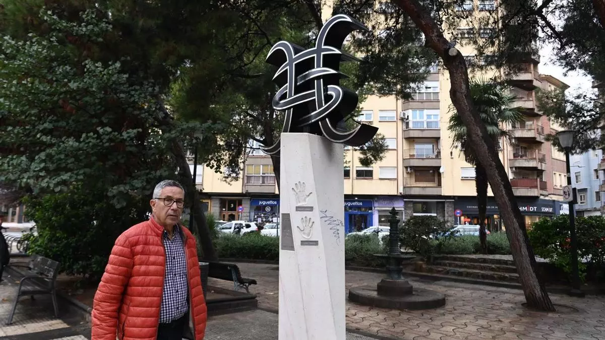 Vandalizan la escultura de Héroes del silencio en Zaragoza
