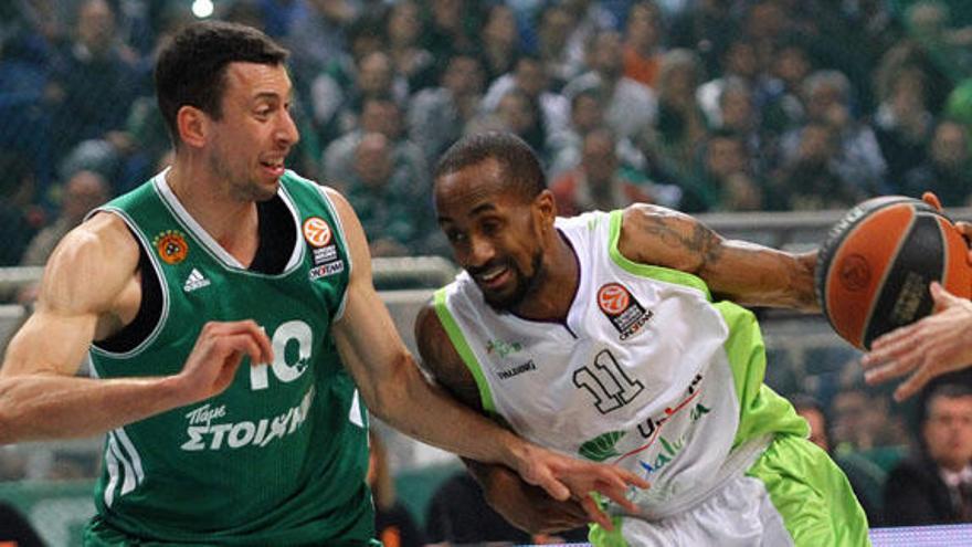 Diamantidis intenta frenar a Calloway.