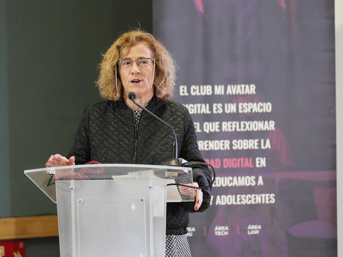 La presidente de Fide, Cristina Jiménez, explica la iniciativa Mi Avatar Digital.