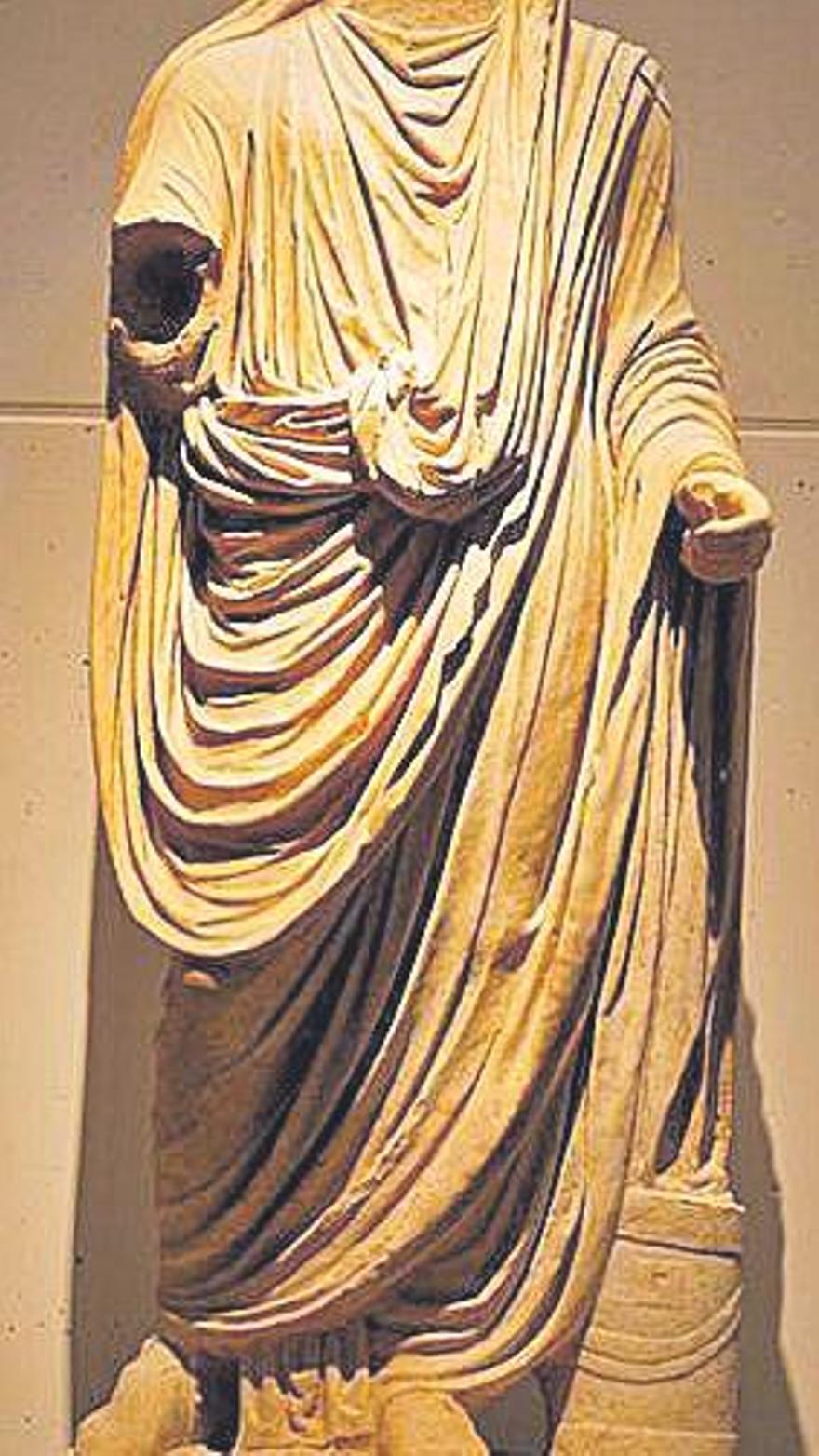 Escultura de Augusto en el museo del Teatro Romano.