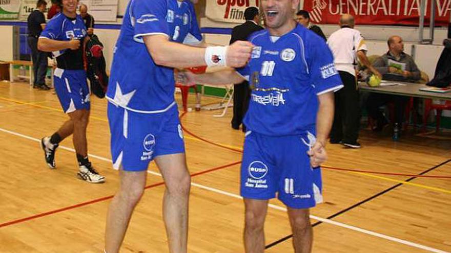 Alberto Val durante un partido con el Torrevieja.