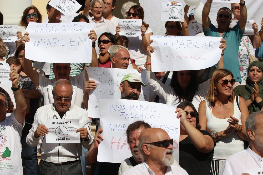 Concentración en Málaga por el diálogo entre el Gobierno y a la Generalitat