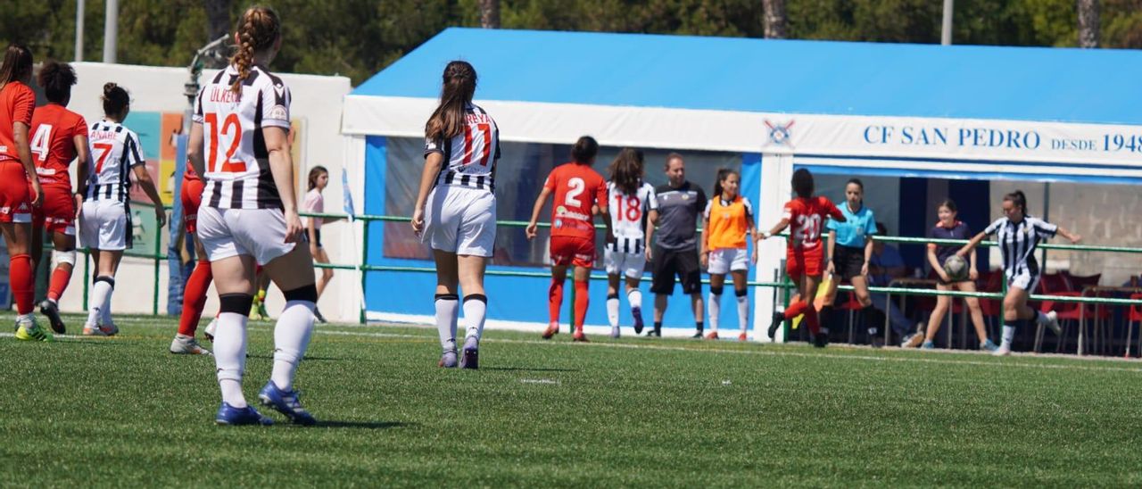 Acción del partido entre el Castellón y el Santa Teresa.