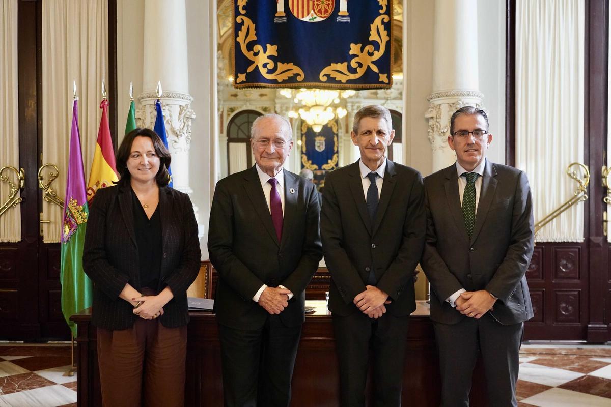 De izquierda a derecha: La concejala delegada de Cultura y Patrimonio Histórico, Mariana Pineda; el alcalde de Málaga, Francisco de la Torre; el presidente de la Fundación Unicaja, José M. Domínguez; y el director general de la Fundación Unicaja, Sergio Corral.