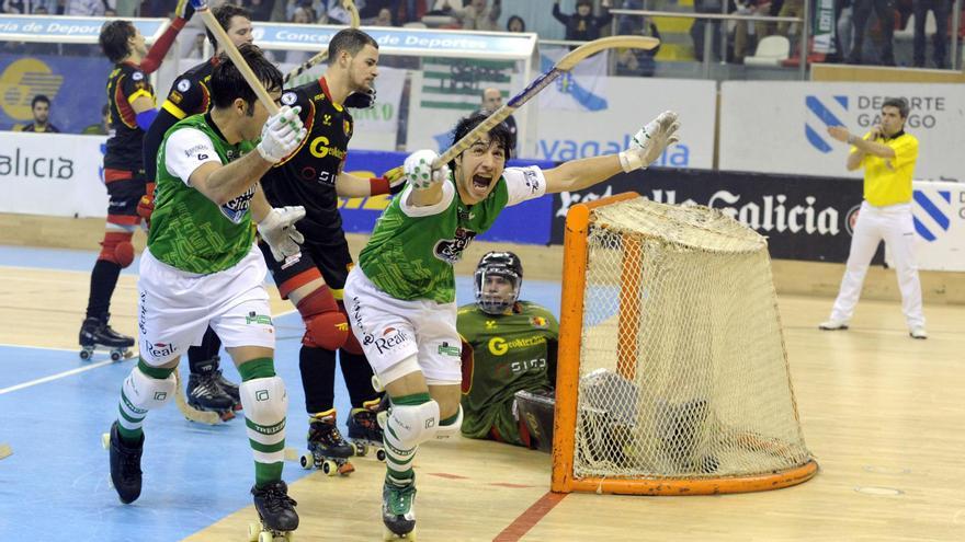 Lucas Ordóñez y Edu Lamas celebran un gol al Bassano en la final de la Supercopa de Europa de 2012.