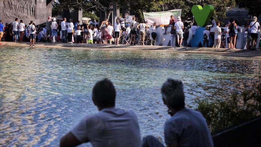 Protesta en Santa Cruz de Tenerife en contra de las medidas para frenar el coronavirus