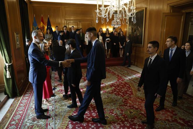 EN IMÁGENES: La Familia Real recibe a los 'Premios Fin de Grado 2023' de la Universidad de Oviedo