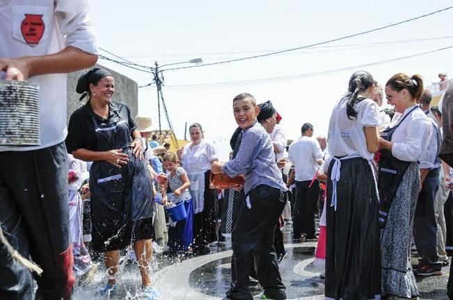 Traida Infantil del Agua de Lomo Magullo 2016