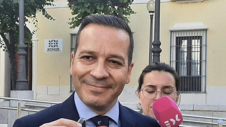 EXTREMADURA.-Fernández recuerda que eliminar la lengua árabe de los colegios forma parte del acuerdo de gobierno en Extremadura