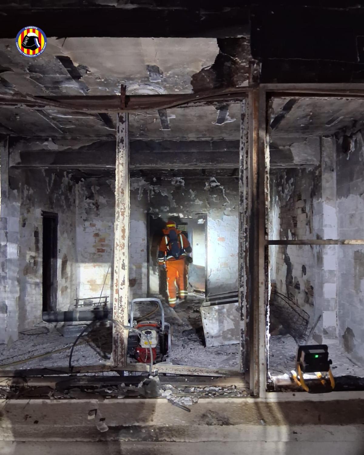 El interior de la casa incendiada