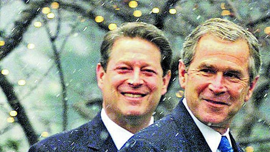 Al Gore i George W. Bush, durant la contesa electoral de l&#039;any 2000.