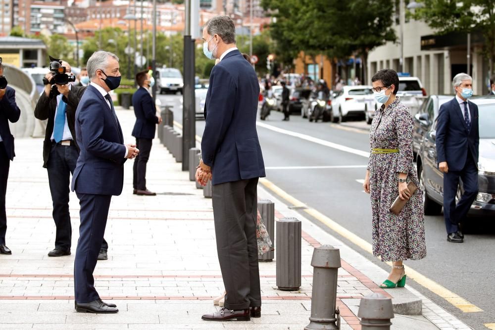 Los Reyes visitan el País Vasco.