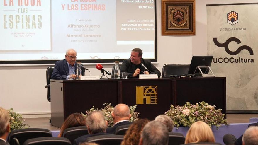 Alfonso Guerra en Córdoba: &quot;Cambiaría 90 artículos de la Constitución, pero eso no sirve de nada&quot;