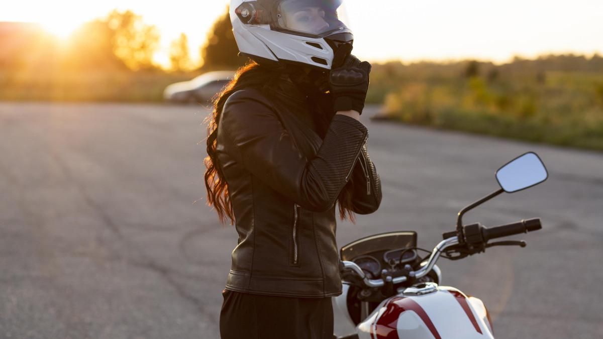 Evitar las horas de más caor hará que viajes mejor en moto