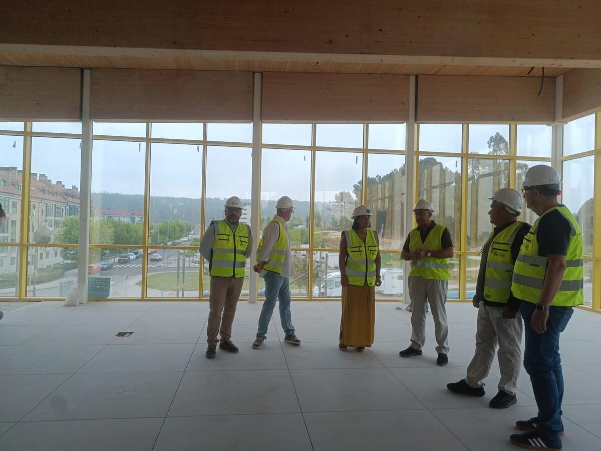 Segunda planta del multifuncional y vistas del entorno de Milladoiro