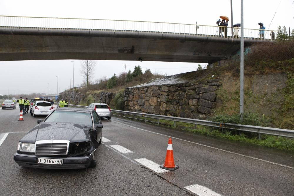 Accidente múltiple en la A8 en la salida próxima de Viesques