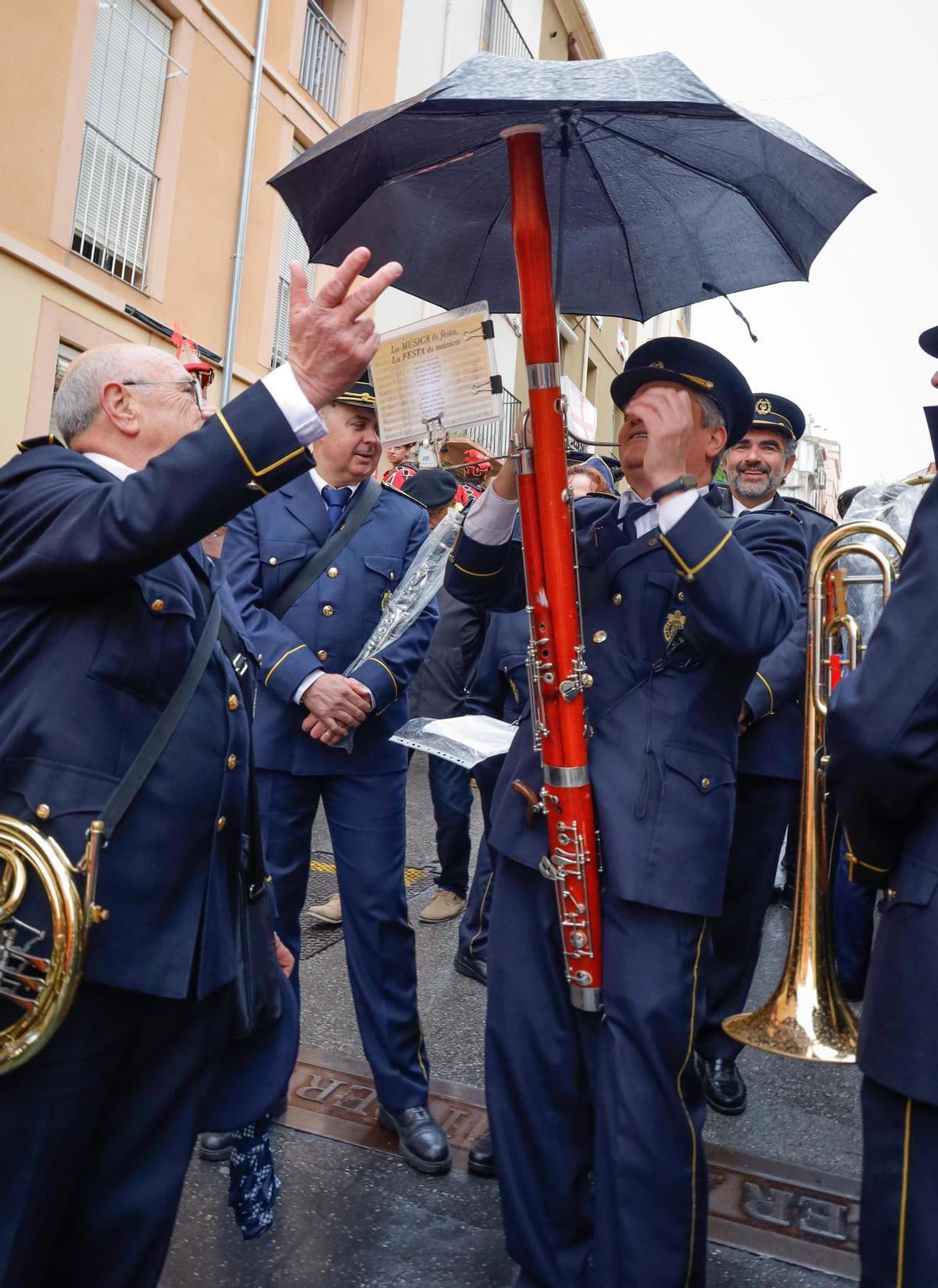 La lluvia concede una tregua a la Gloria Infantil de Alcoy La lluvia concede una tregua a la Gloria Infantil de Alcoy