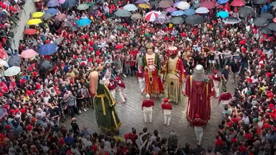 Ball dels Gegants a la Patum de lluïment de diumenge