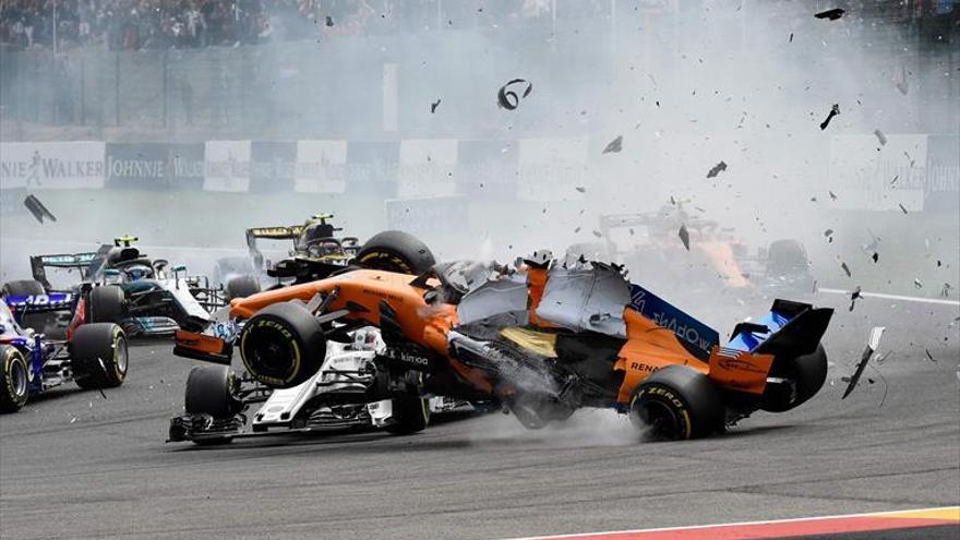 Fernando Alonso sufre un aparatoso accidente y abandona en Bélgica