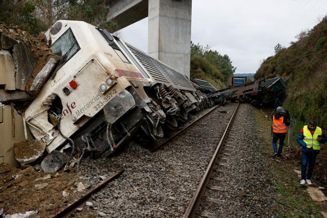 Descarrila un tren de mercancías en Lalín