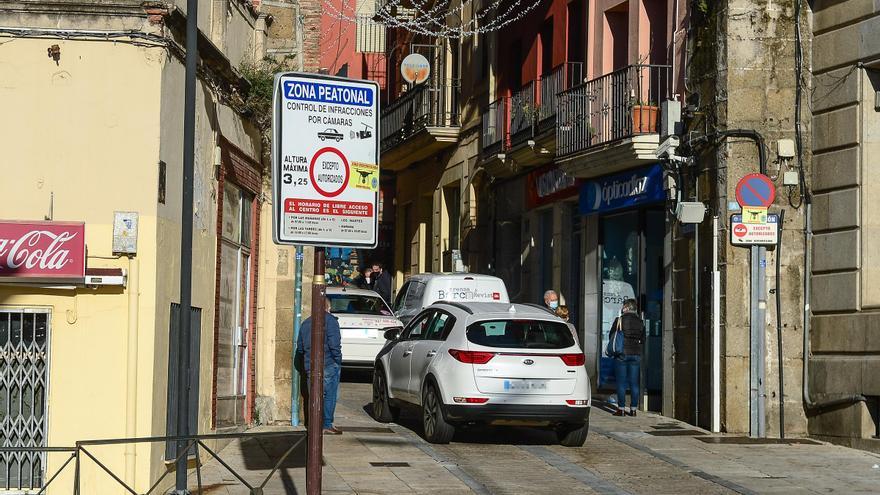 La policía controla el acceso en coche al centro de Plasencia al no funcionar las cámaras